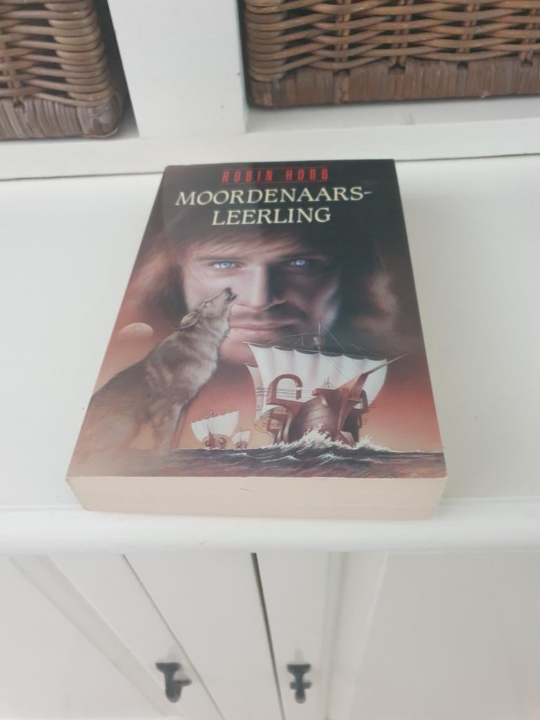 Robin Hobb - Moordenaars leerling, Ophalen of Verzenden, Gelezen