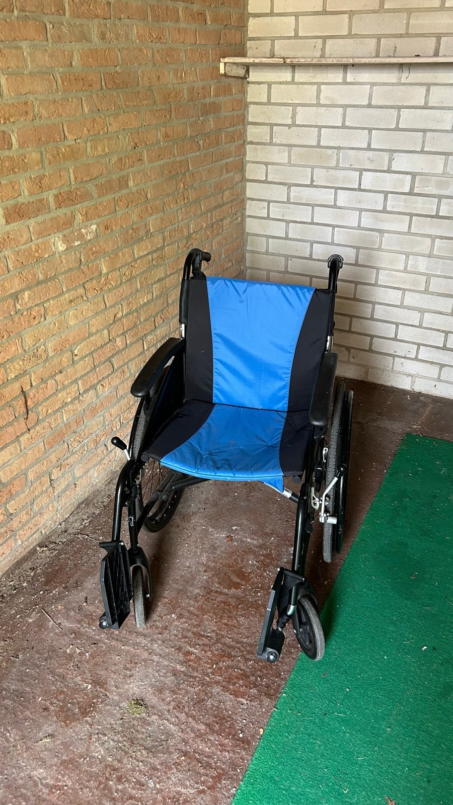 Rolstoel GLogic met beenkleed tegen regen en kou, Ophalen, Inklapbaar, Gebruikt, Duwrolstoel