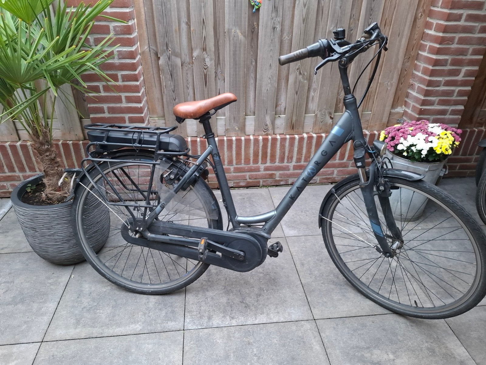katarga elektrische fiets, goede staat met mindermoter, Fietsen en Brommers, Zo goed als nieuw, 51 tot 55 cm, 50 km per accu of meer
