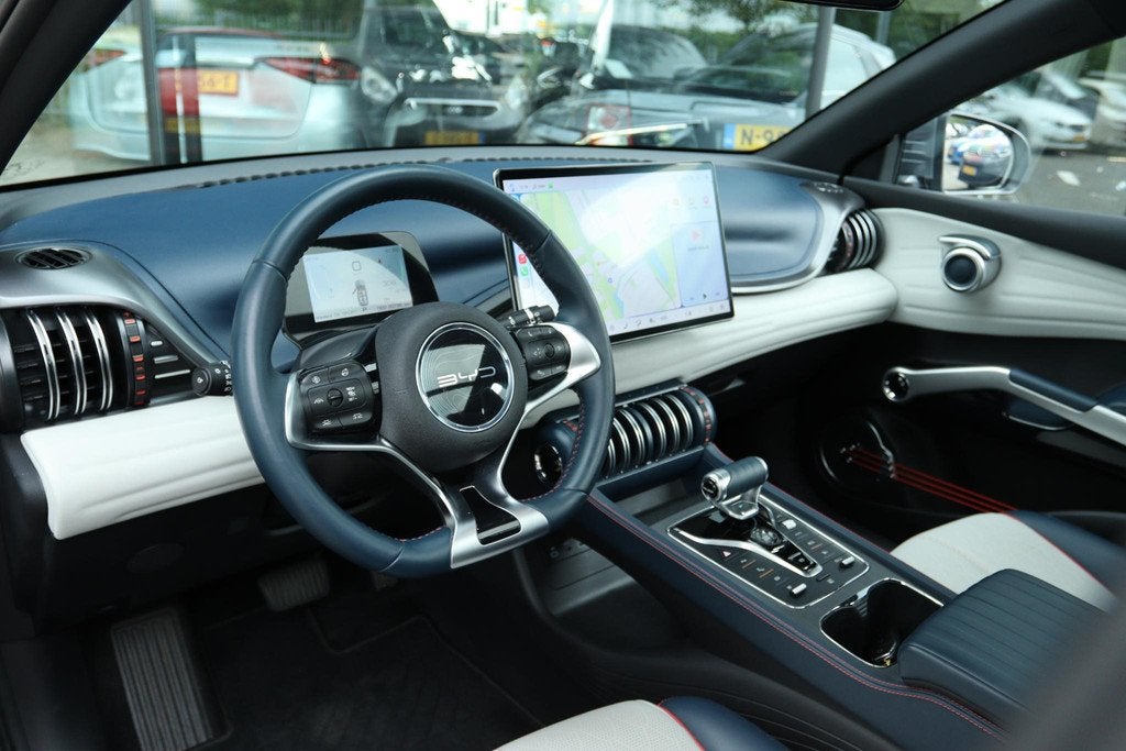 BYD ATTO 3 DESIGN 60 KWH | PANO | 360 CAMERA | LED | CARPLAY, Auto's, BYD, Gebruikt, 204 pk, SUV of Terreinwagen, Te koop