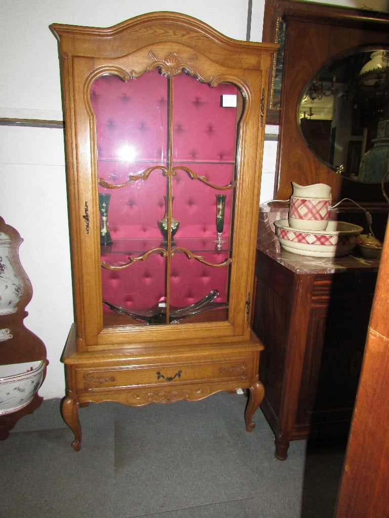 Barok eiken vitrinekast zilverkastje in queen anne stijl, 150 tot 200 cm, 25 tot 50 cm, Met deur(en), Barok eiken