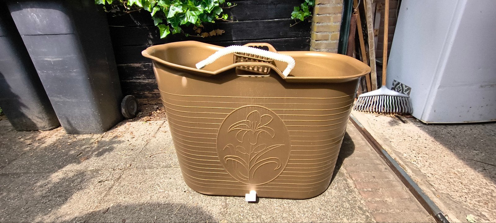 Bath Bucket, goudkleurig, Ophalen, Minder dan 50 cm, Gebruikt, Minder dan 100 cm