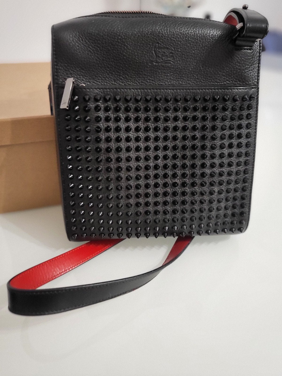 Christian Louboutin Crossbody Tas Zwart Leer met Studs, Overige merken, Zwart, Ophalen of Verzenden, Zo goed als nieuw