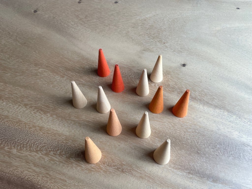 Grapat 12x oranje & houten kegels, Kinderen en Baby's, Speelgoed | Houten speelgoed, NL, Nieuw, Ophalen of Verzenden, Info@handmadebycharlie.nl
