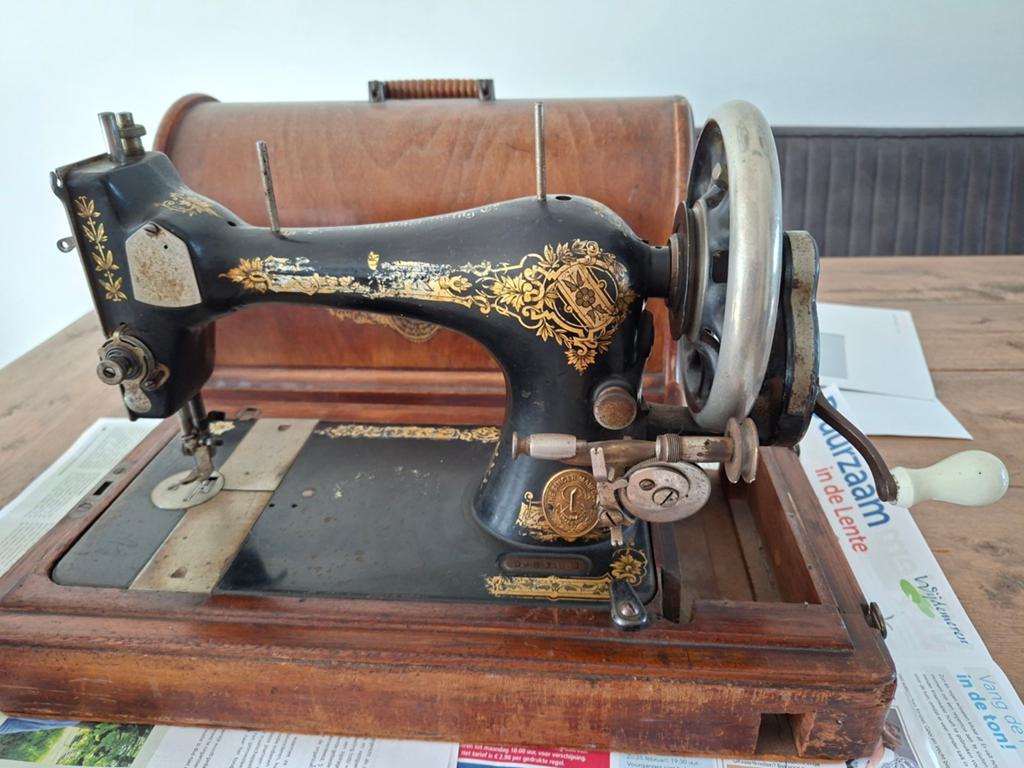 Antieke Singer Naaimachine met Houten Kap - Model D289181, Ophalen