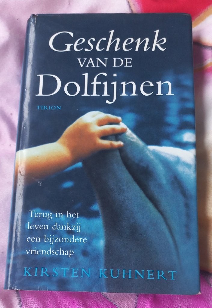 Geschenk van de dolfijnen (waargebeurd, dolfijnthearpie), Ophalen of Verzenden, Gelezen
