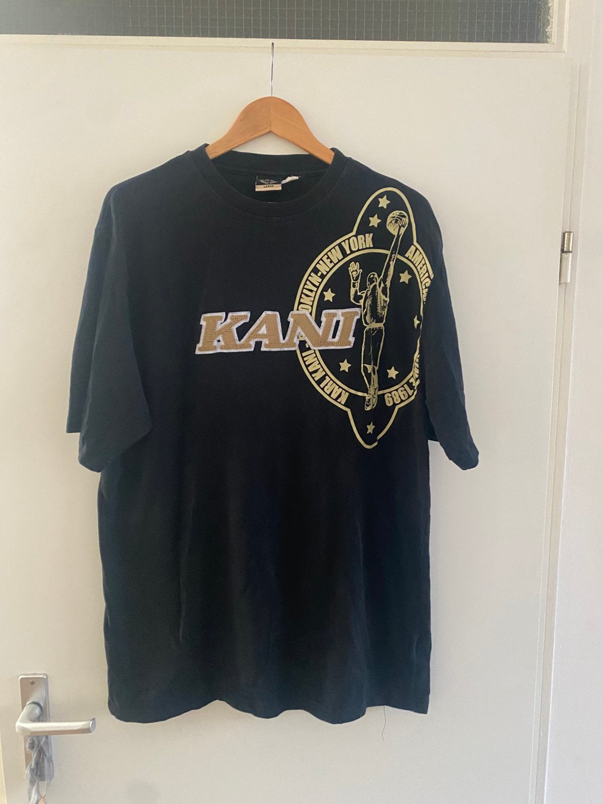 Karl kani t shirt, Ophalen of Verzenden, Gedragen, Maat 52/54 (L), Zwart
