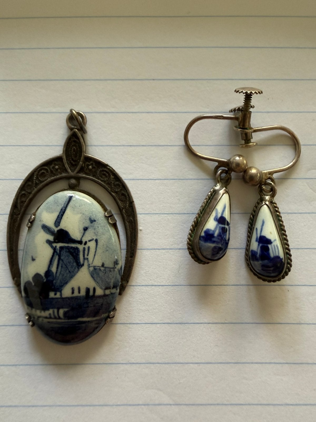 Vintage Delfts blauwe hanger met bijpassende oorbellen, Ophalen of Verzenden, Gebruikt, Zilver, Overige voorstellingen