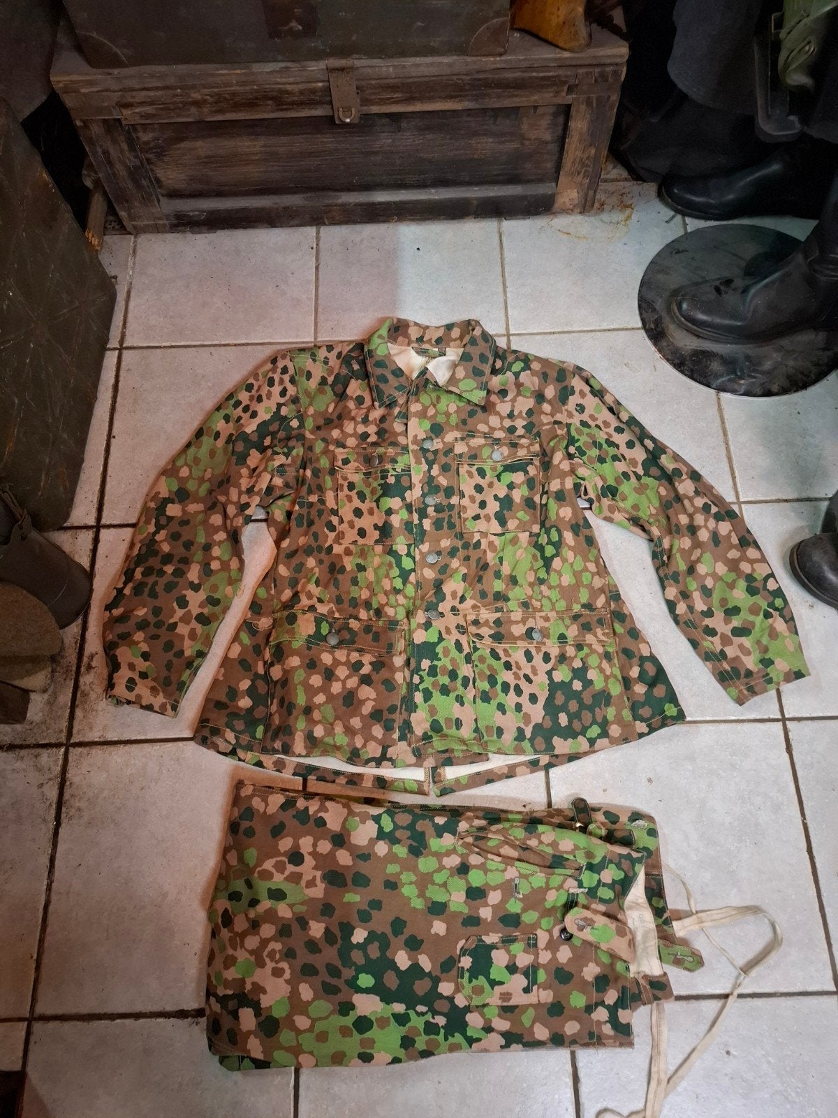 WO2 Dot44 camo uniform met broek, Verzamelen, Militaria | Tweede Wereldoorlog, Ophalen of Verzenden, Landmacht, Duitsland, Kleding of Schoenen