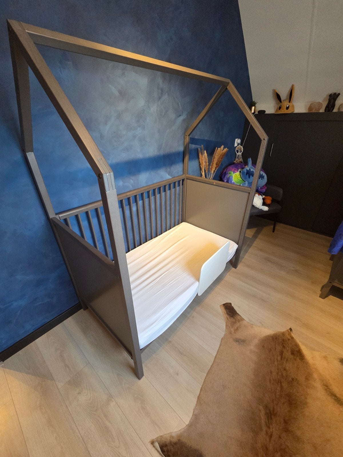 Ledikant/bed en Commode - Grijs  Stokke Home