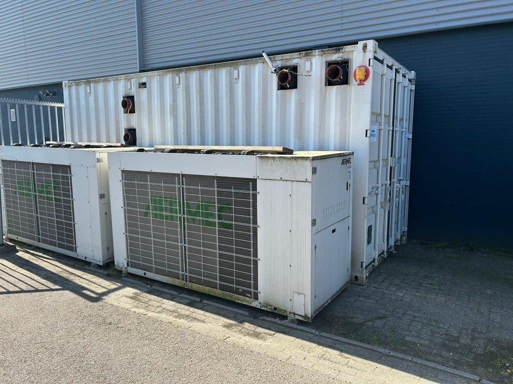 Geïsoleerde zeecontainer met koelwaterapp en koelers, Ophalen