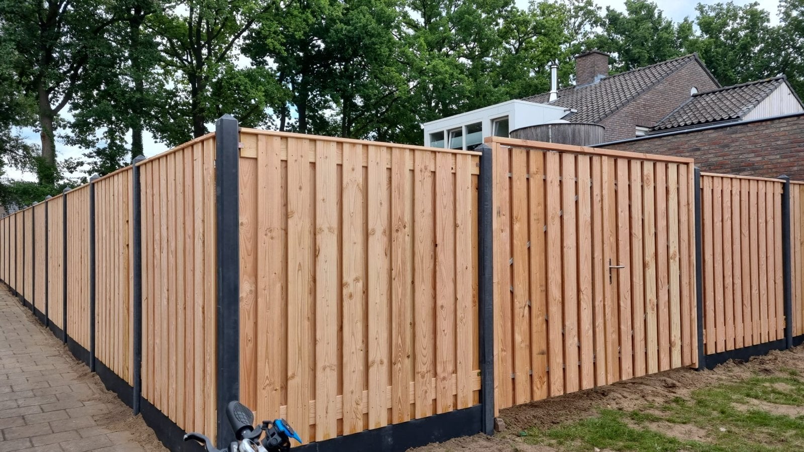 Douglas houten schutting met antraciet palen en dubbele poor, 6 meter of meer, Nieuw, Ophalen of Verzenden, 2 meter of meer