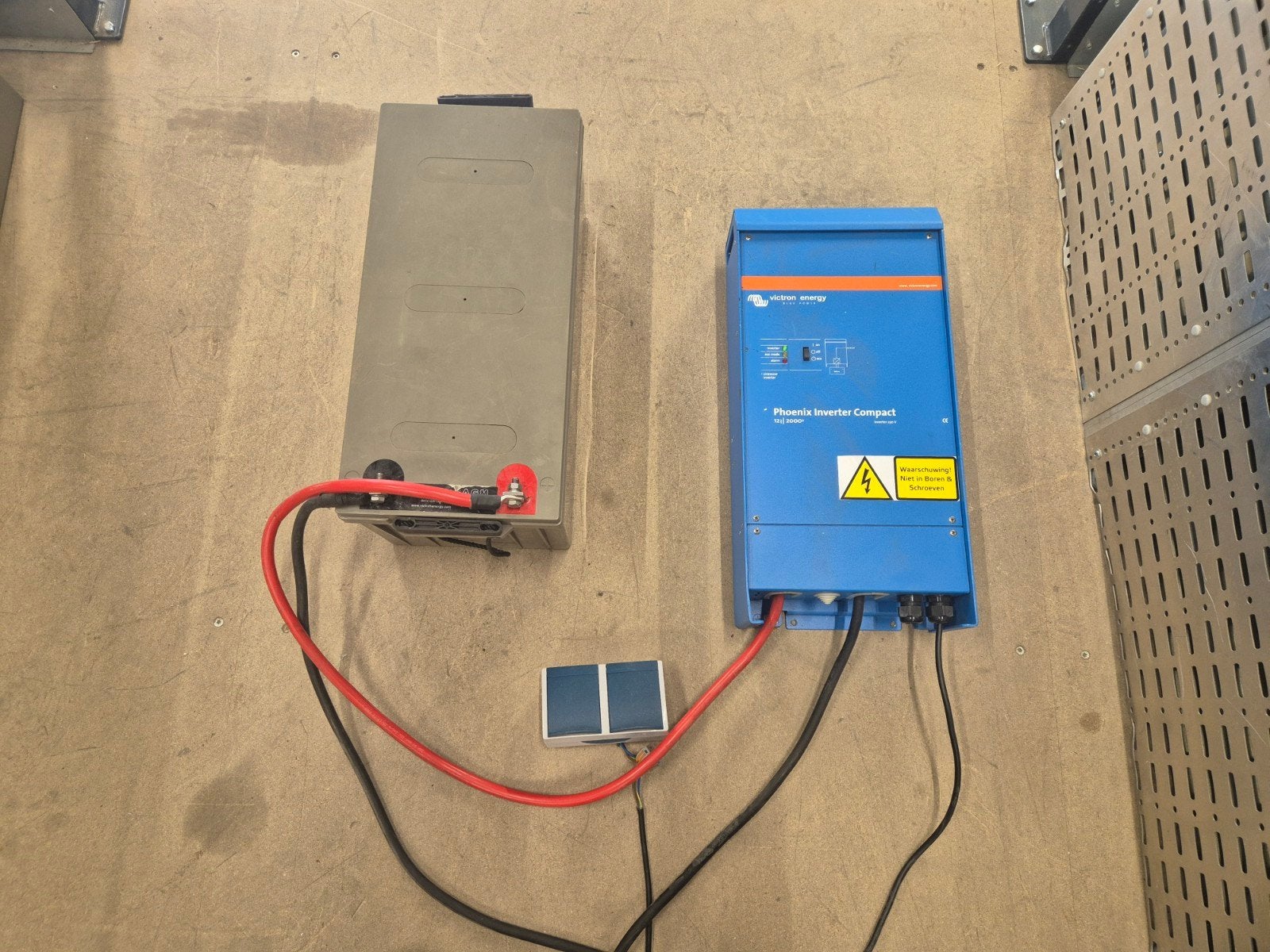 Victron 12 2000 plus Victron 220 Ah agm, Ophalen