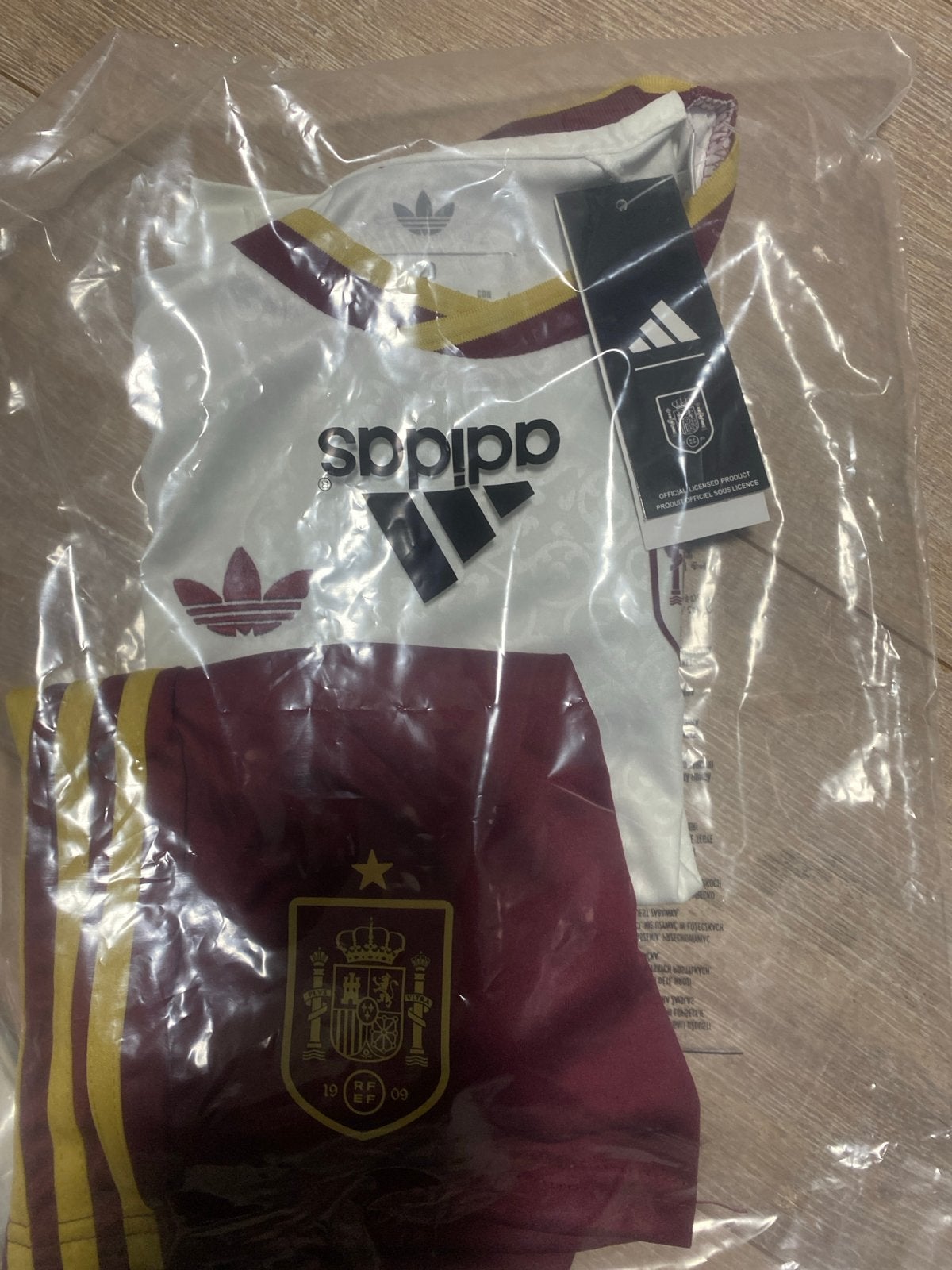Adidas Spanje thuistenue voor kinderen - Nieuw maat 20, Ophalen, Nieuw, Jongen of Meisje