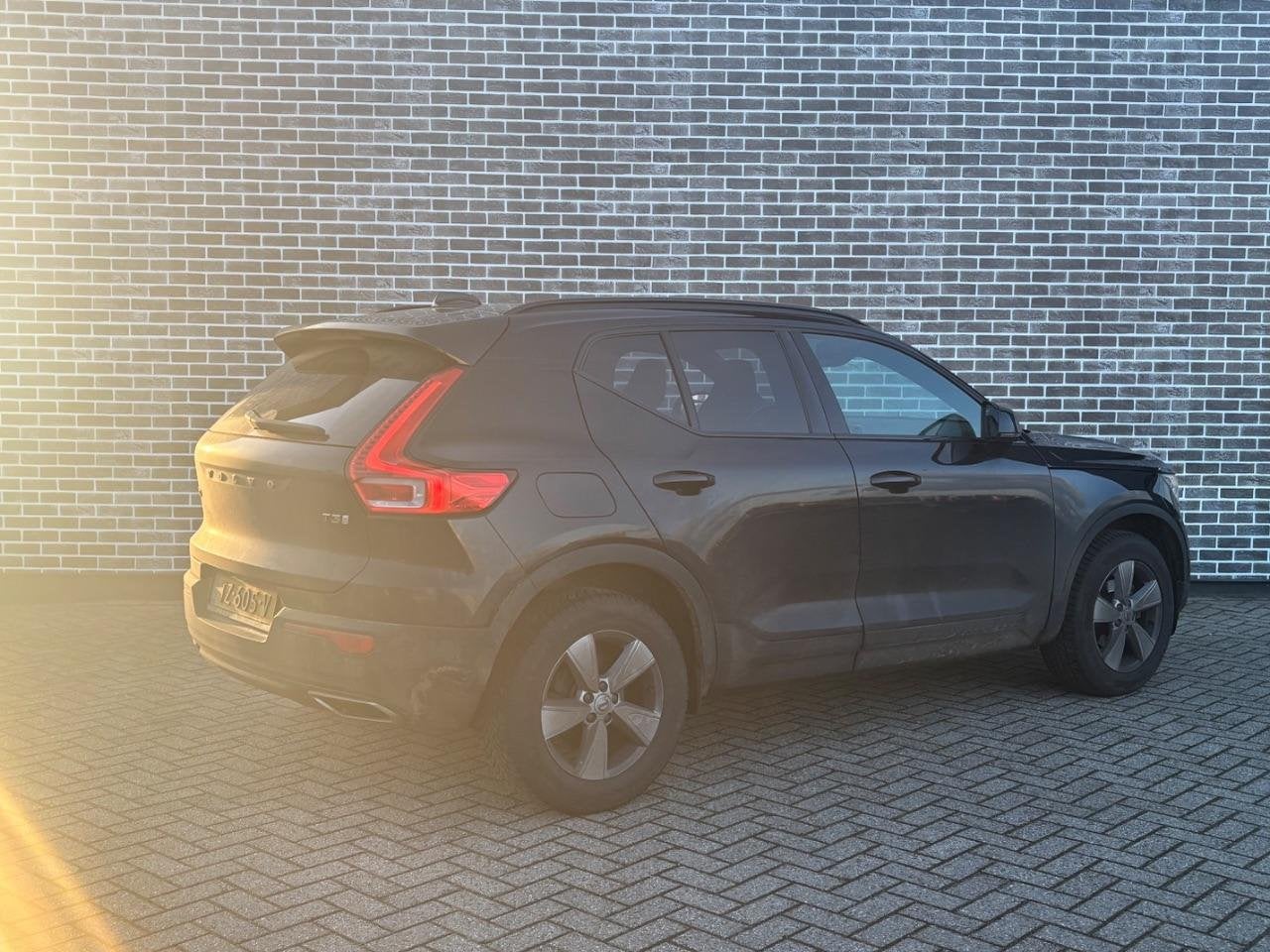 Volvo XC40 1.5 T3 R-Design | Trekhaak | Panoramadak | Harman, Auto's, 12 maanden, Gebruikt, Euro 6, 156 pk