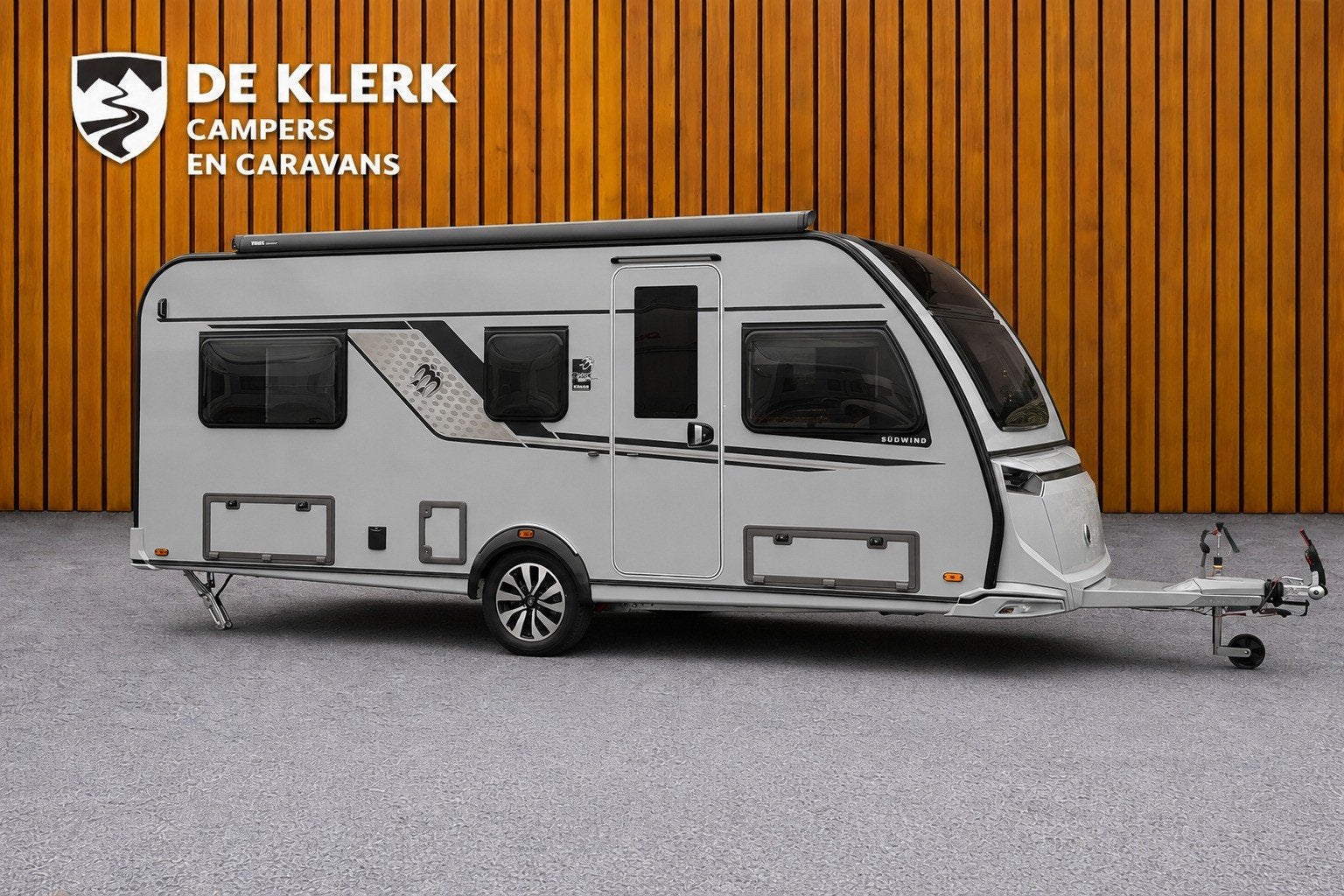 Knaus SUDWIND 540 UE Black Selection / 50% deals (bj 2027), 7 tot 8 meter, Bedrijf, Tot en met 3, Info@deklerkcaravans.nl