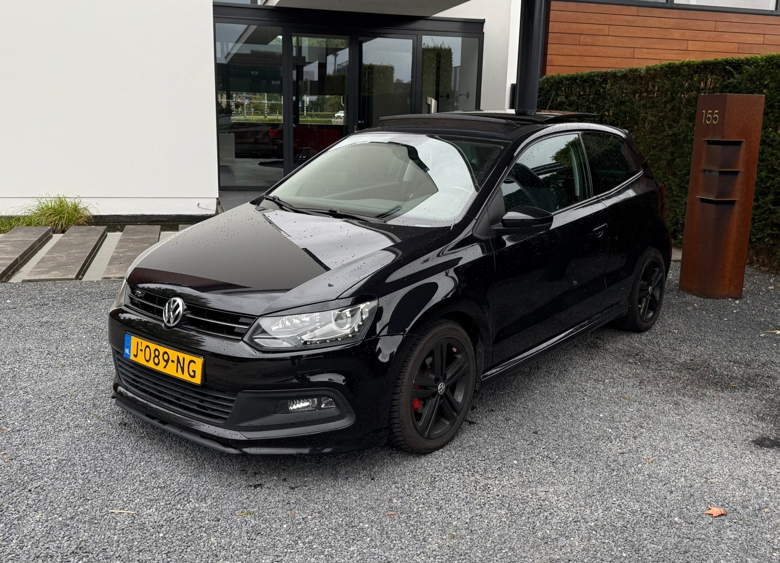Volkswagen Polo 1.2 TSI R-line| PANO| CARPLAY | CRUISE | PDC, Voorwielaandrijving, Stof, 40 €/maand, Zwart