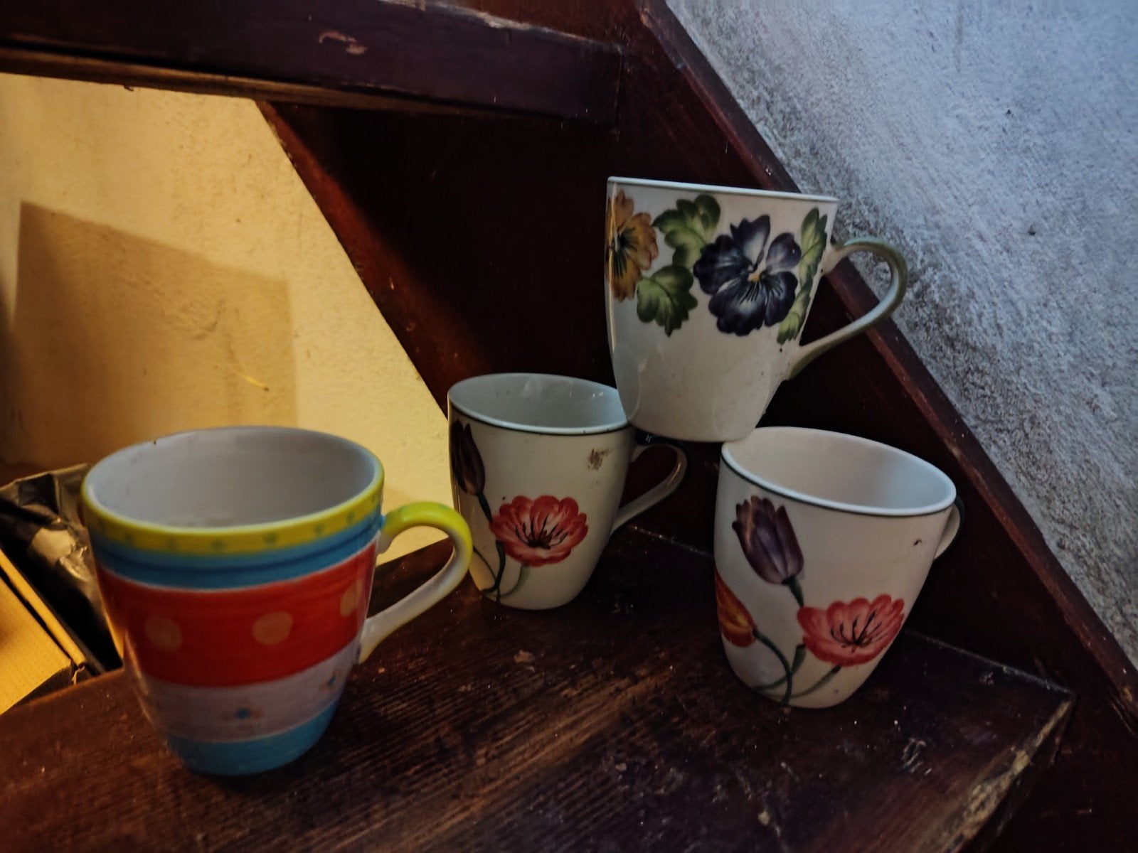 4 Vick,s. hand painted  koffiemokjes, Ophalen of Verzenden, Glas, Overige stijlen, Kop(pen) en/of Schotel(s)
