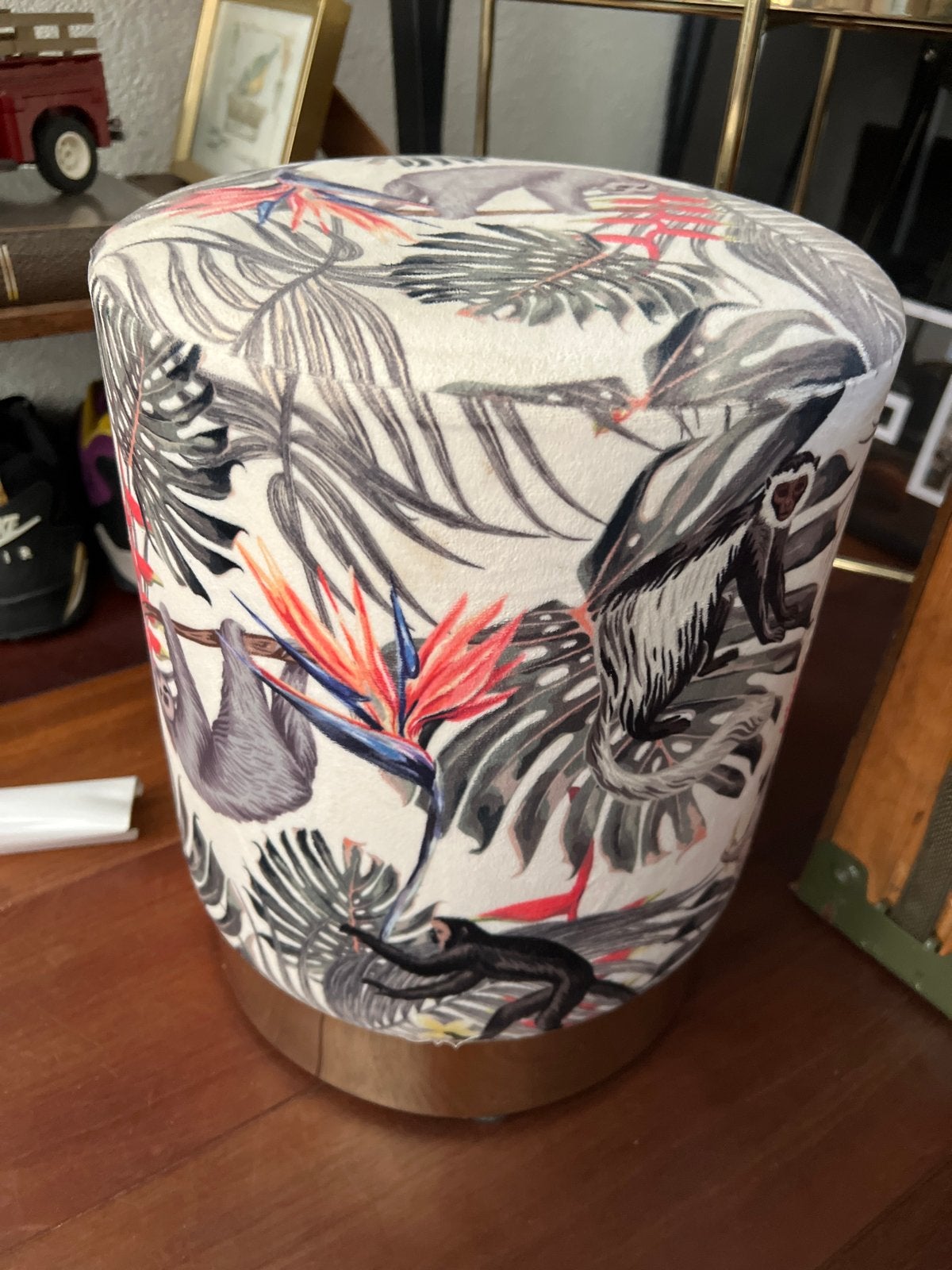 Poef met gouden rand en jungle print, Ophalen, Minder dan 50 cm, Rond, Zo goed als nieuw