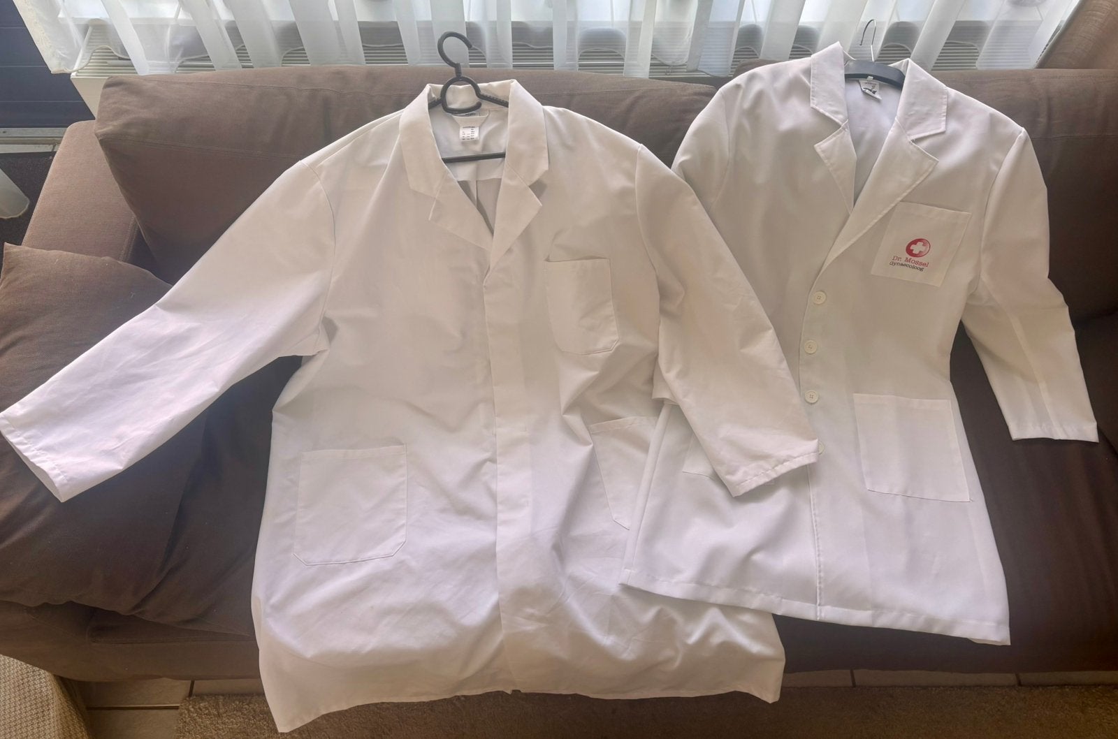 2 x doktersjas, 1 koksbuis, Kleding | Heren, Ophalen of Verzenden, Gedragen, Overige maten, Carnaval