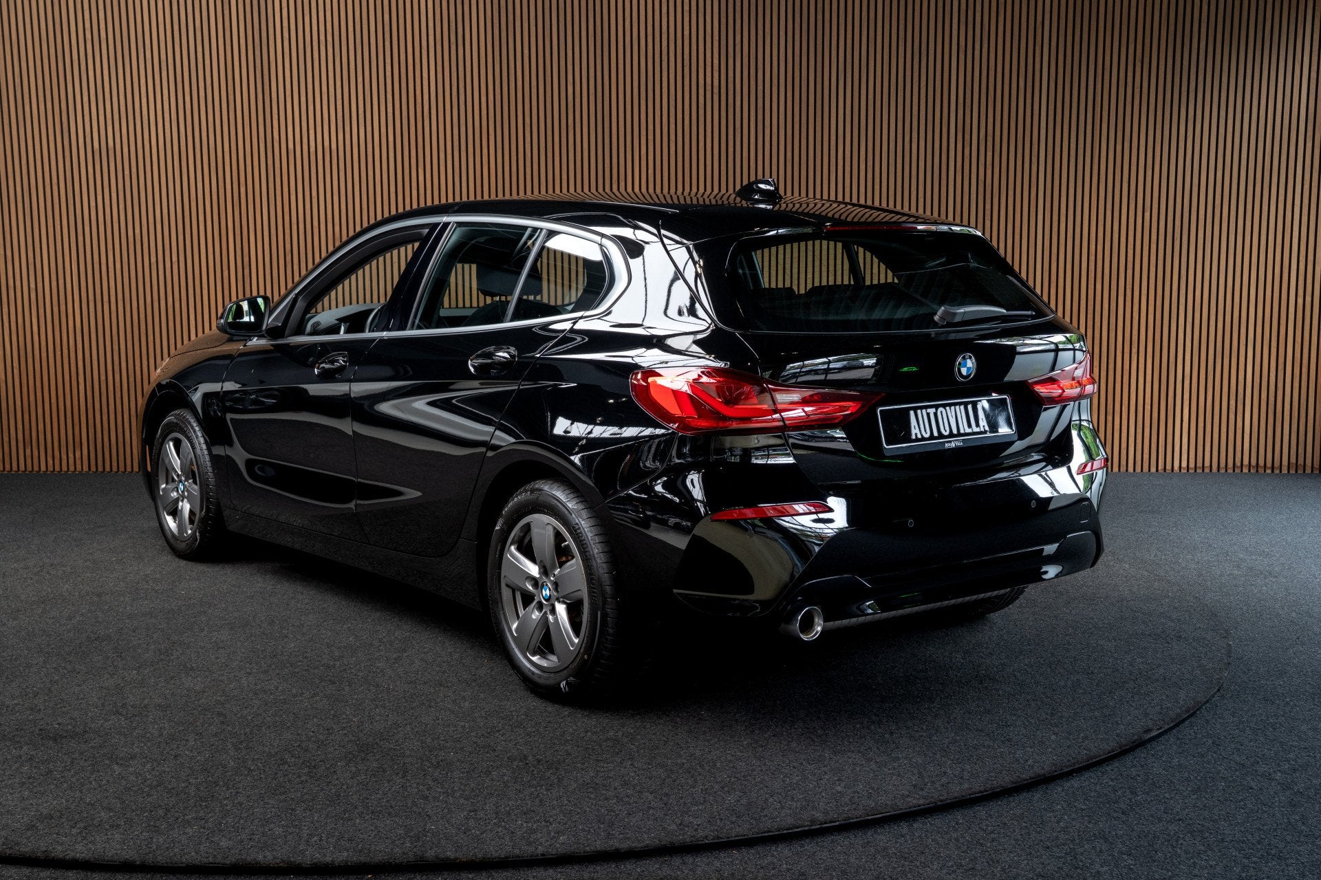 BMW 1-serie 116i Navi Climate PDC Stoel- & stuurverw. LM vel, Auto's, 1-Serie, Gebruikt, Leder en Stof, Zwart
