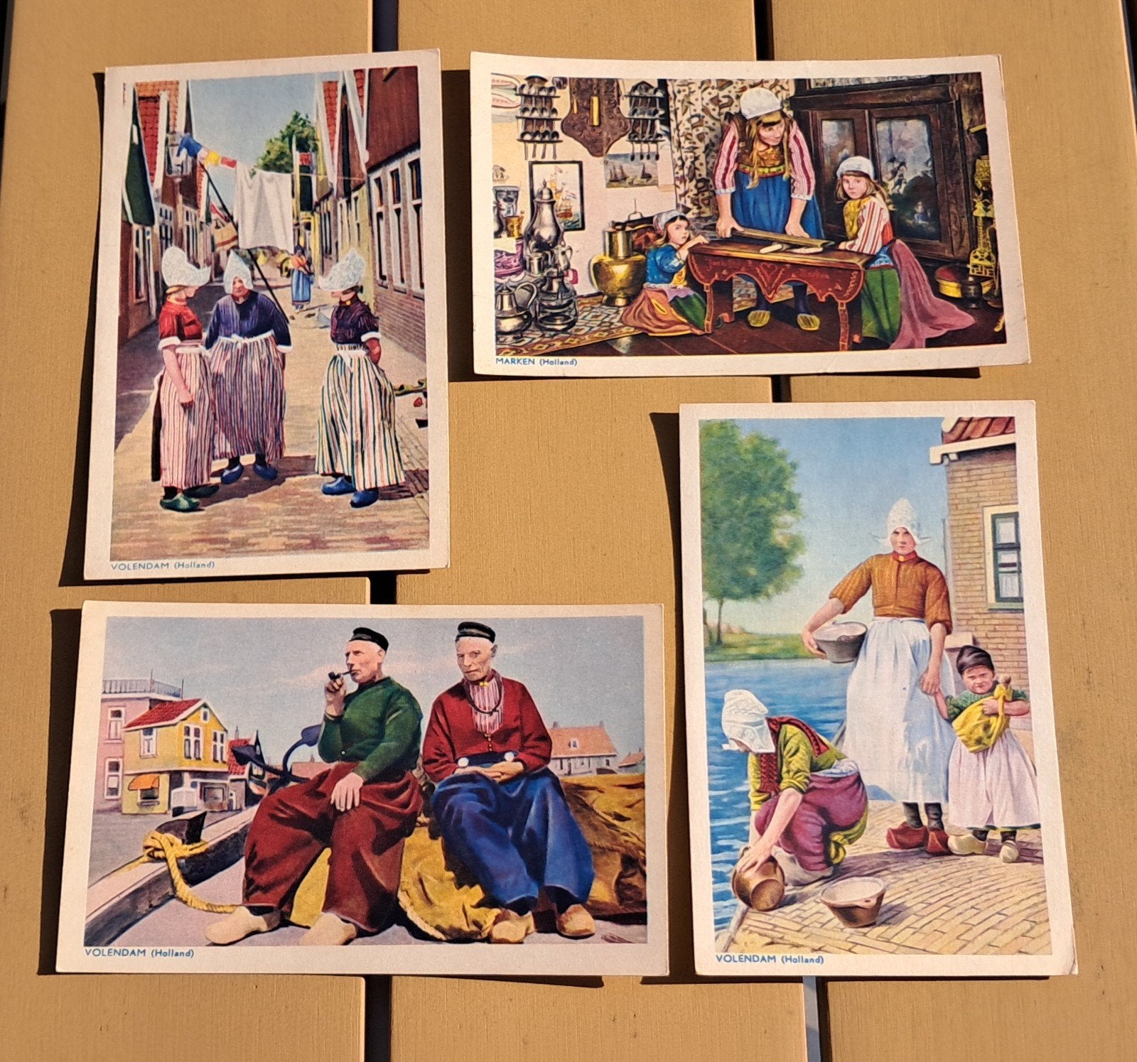 4 Ansichtkaarten Volendam Marken vissersvrouwen Emna serie, Ophalen of Verzenden, 1940 tot 1960, Ongelopen, Noord-Holland