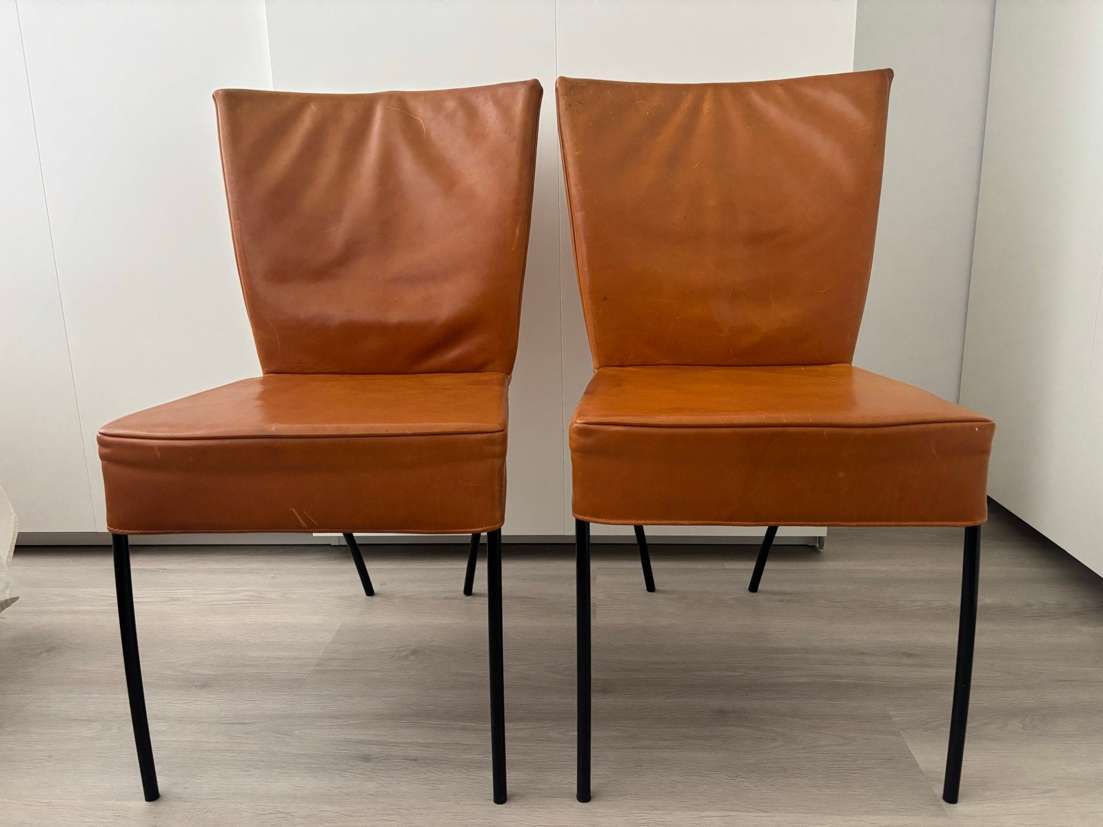 Set van 2 leren eetkamerstoelen - Cognac kleur Spica, Huis en Inrichting, Ophalen, Gebruikt, Twee, Bruin