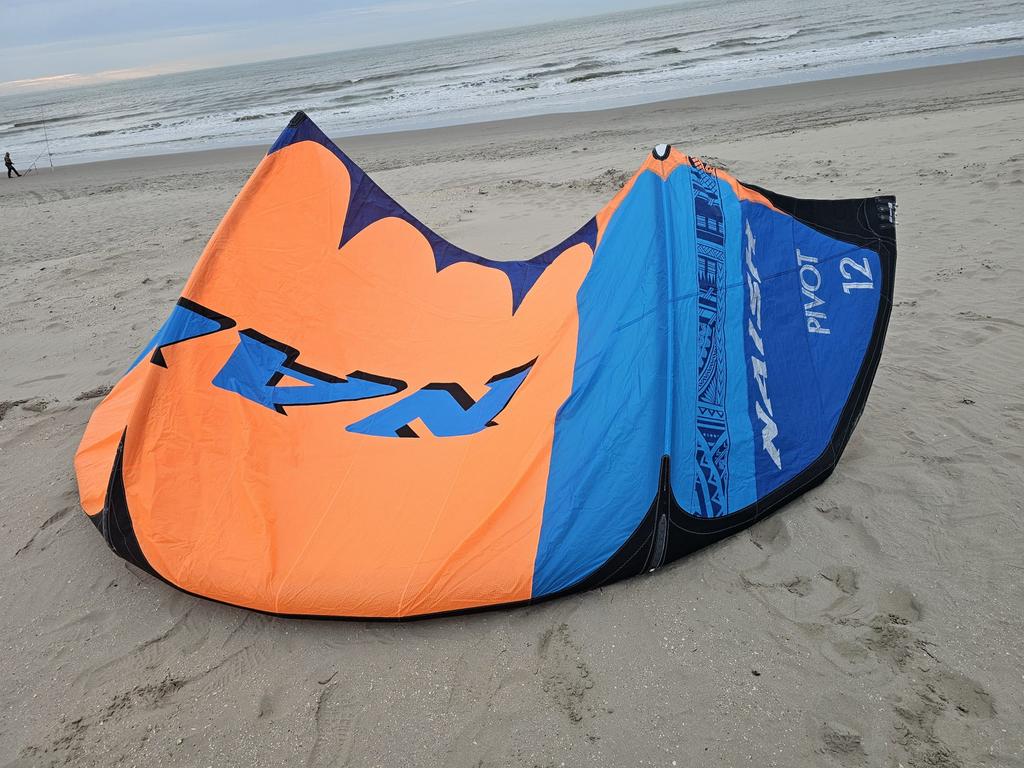 Naish Pivot 12 m2, Watersport en Boten, Kitesurfen, Gebruikt, Geen board, Ophalen of Verzenden, Kite
