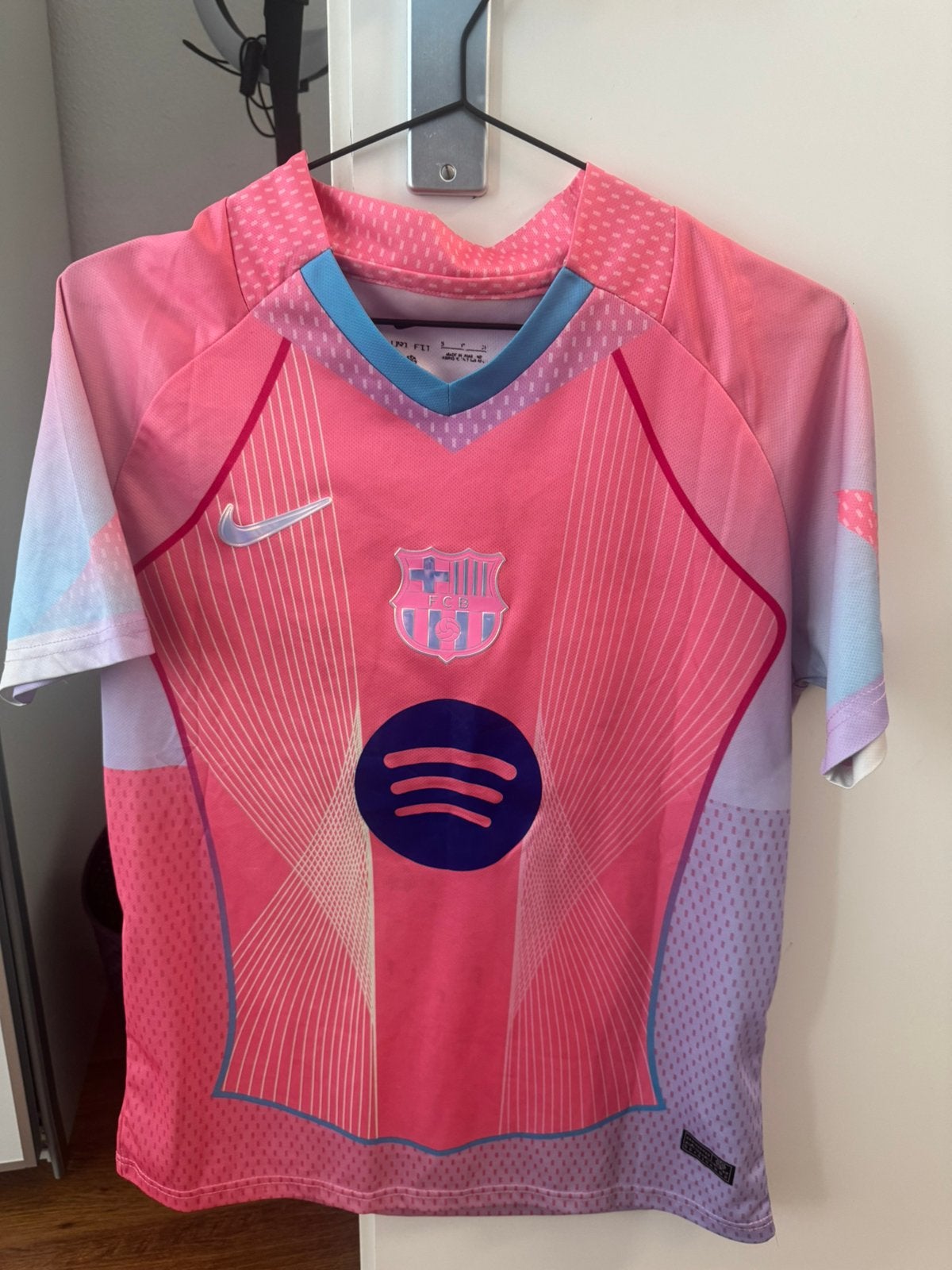 Barcelona shirt, Sport en Fitness, Ophalen of Verzenden, Zo goed als nieuw, Shirt