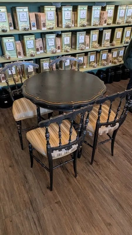 Antieke Napoleon III Set: 4 Stoelen & Tafel - Zwart/Goud, Antiek en Kunst, Antiek | Meubels | Stoelen en Banken, Ophalen