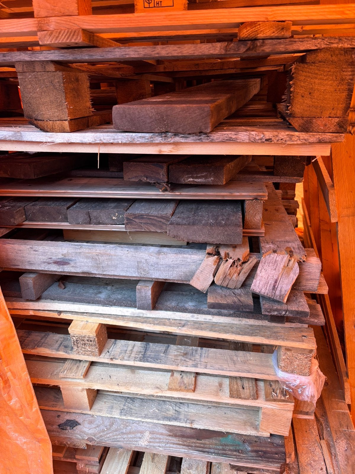 Gratis af te halen !!!Pallet hout voor de kachel.., Minder dan 3 m³, Ophalen of Verzenden