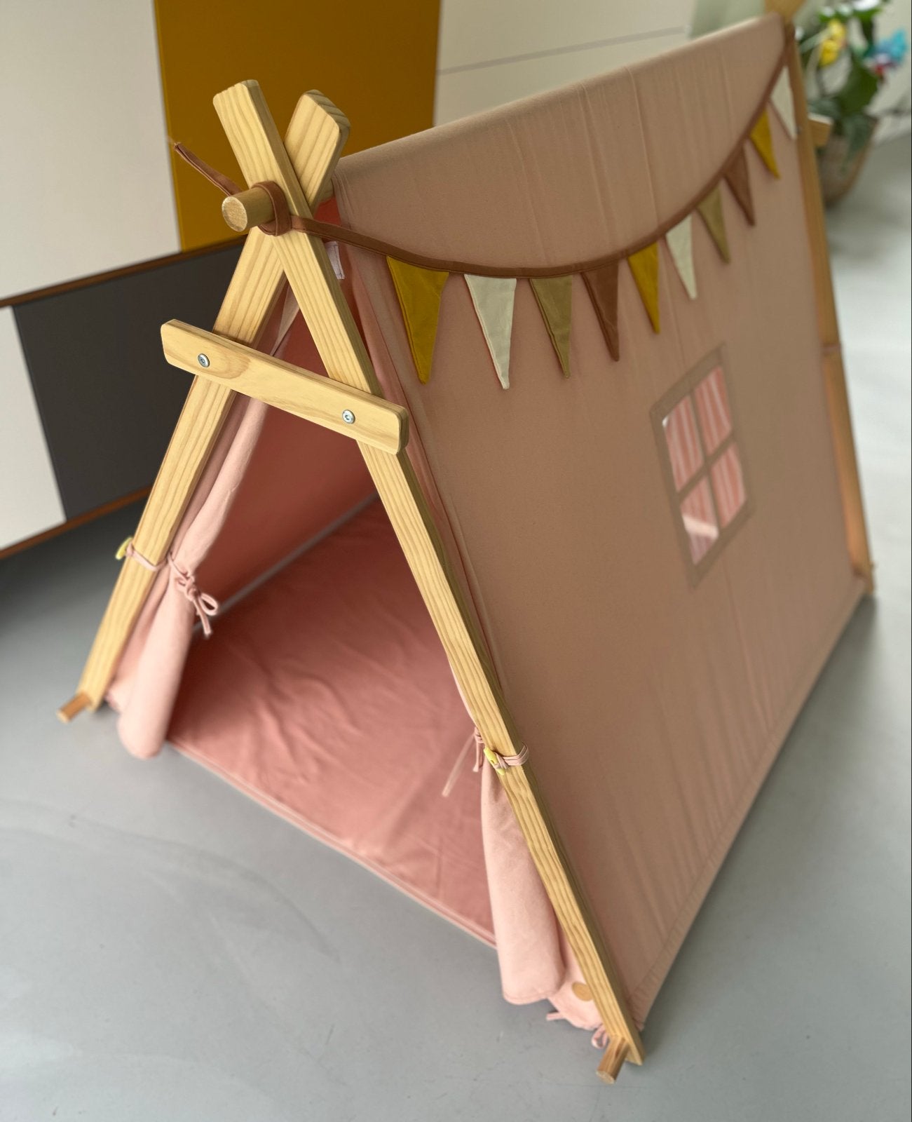 Petit Amélie Tipi Speeltent «FÊTE» Roze met Vlaggetjes, Ophalen, Gebruikt