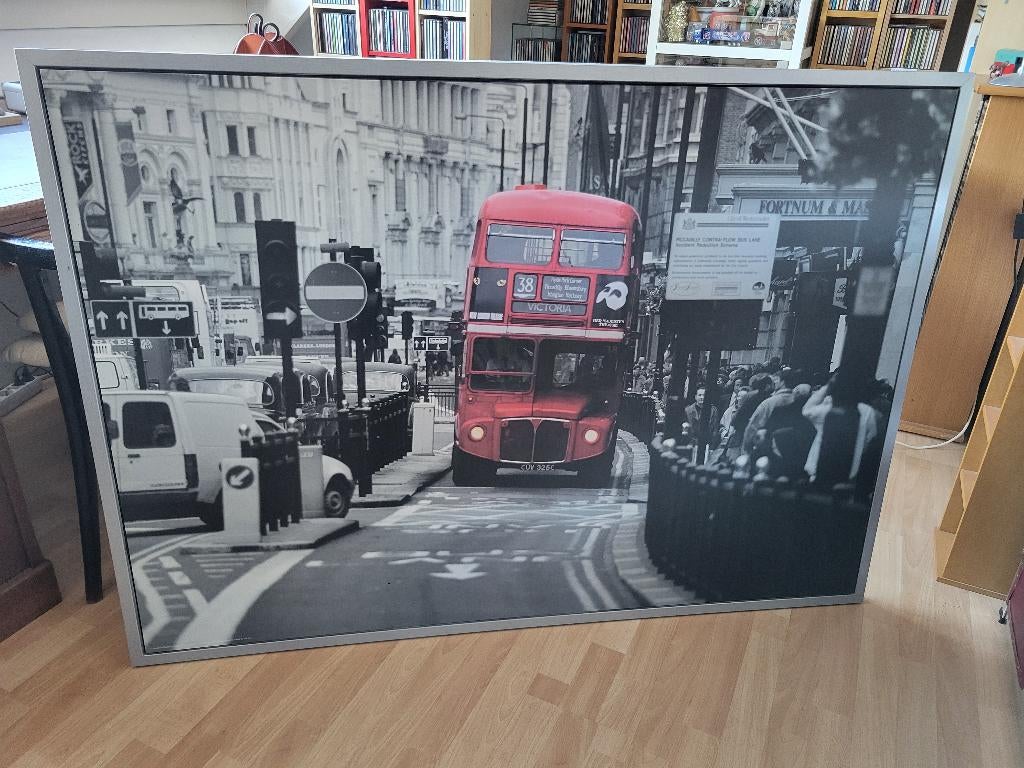Ikea ingelijste poster van Londen met de rode dubbeldekker., Huis en Inrichting, Woonaccessoires | Schilderijen, Tekeningen en Foto's