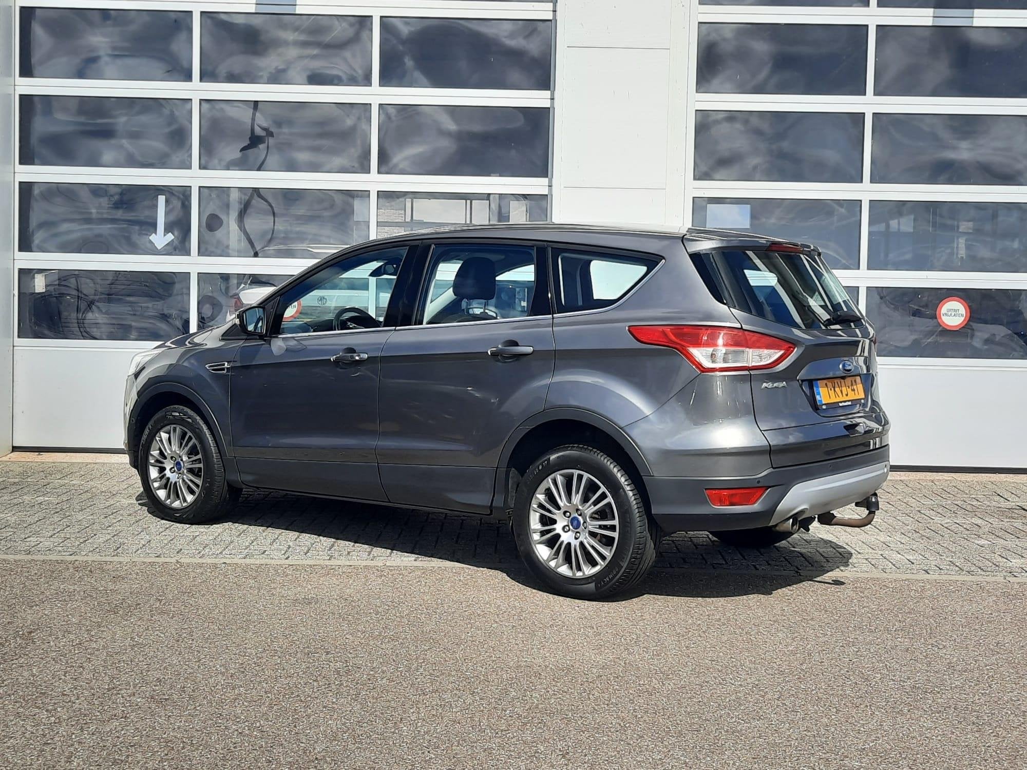 Foto 3 van Ford Kuga 1.6 Titanium Trekhaak