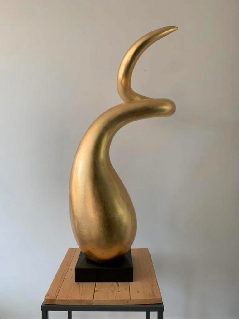 Gouden beeld op zwarte voet 90 cm, Ophalen