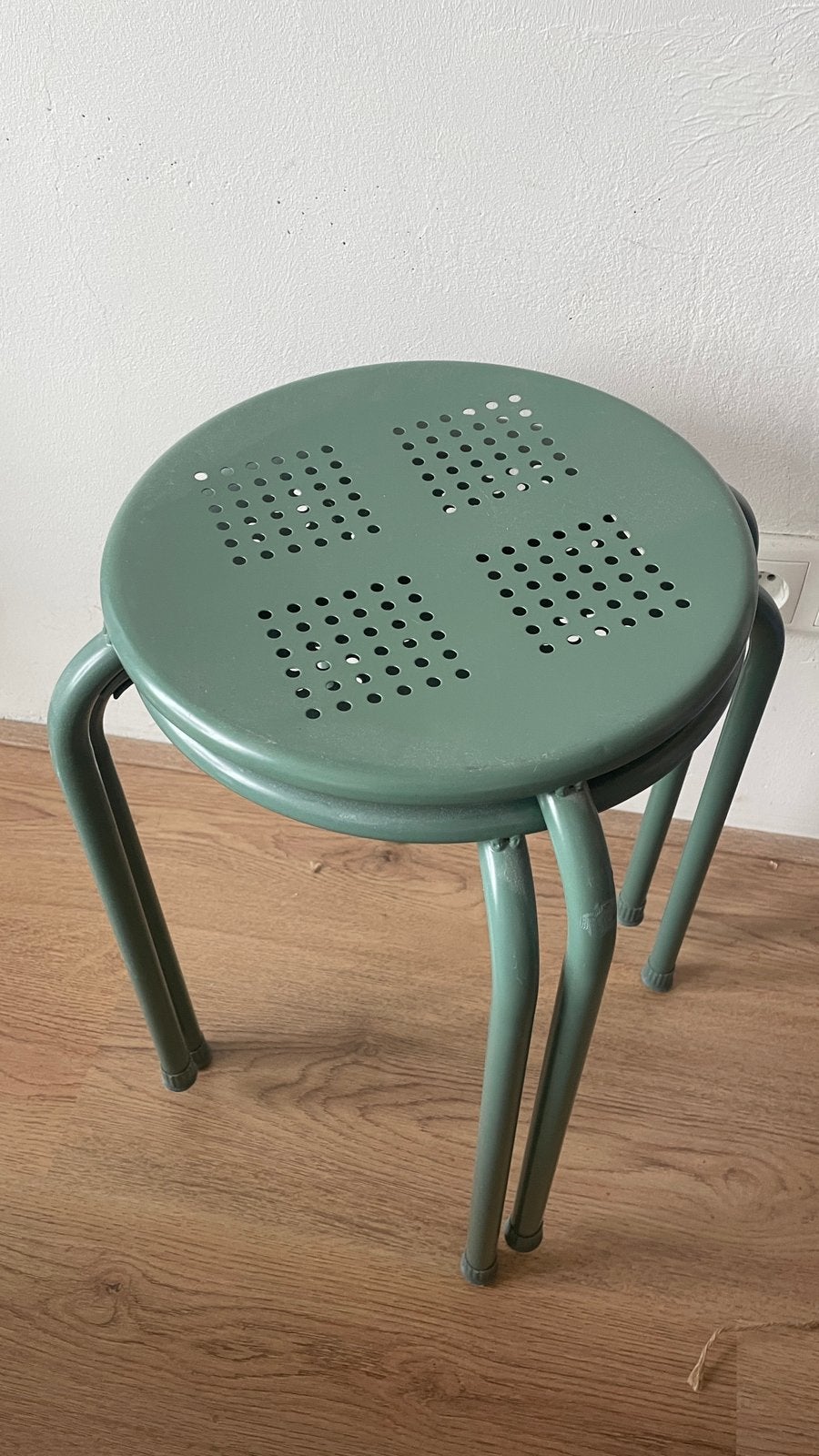 2 leuke groene Ikea krukjes!, Huis en Inrichting, Krukjes, Ophalen, Zo goed als nieuw