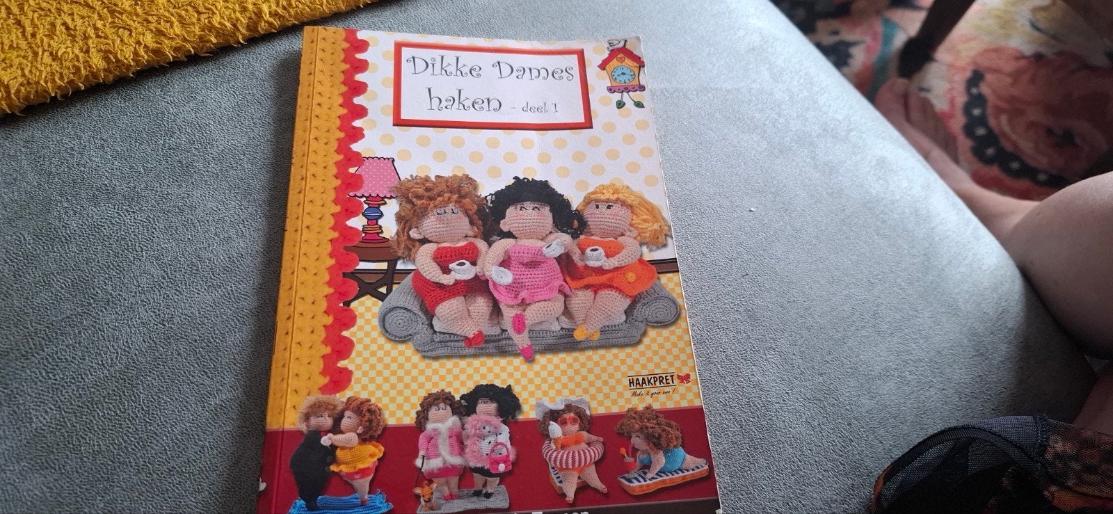 Anja Toonen - Dikke dames haken, Ophalen of Verzenden, Zo goed als nieuw, Anja Toonen