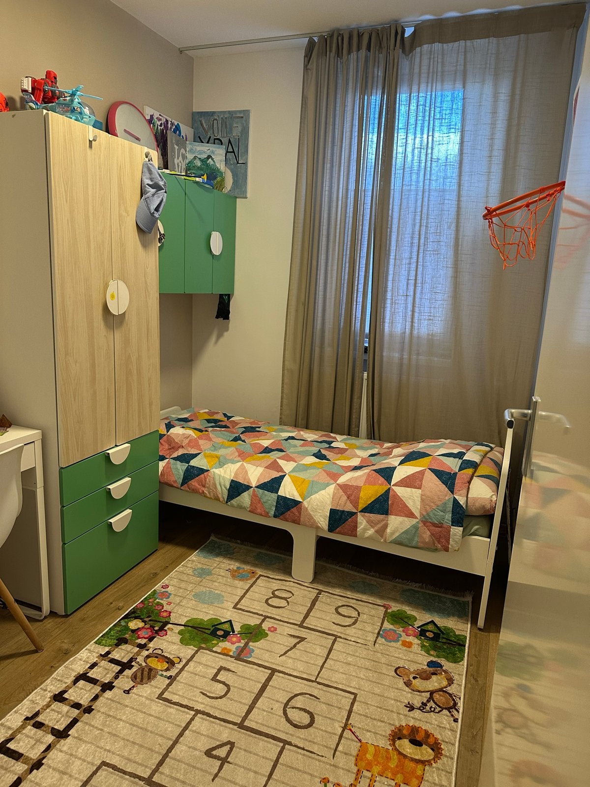 Complete kinderkamer: bed, kasten en tapijt, Ophalen, Gebruikt, Jongetje of Meisje