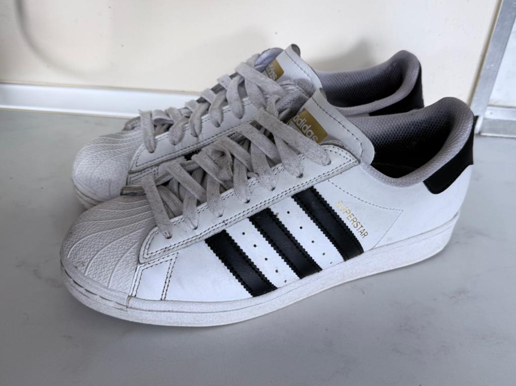 Adidas en skechers maat 39 als nieuw, Kleding | Dames, Schoenen, Ophalen, Zo goed als nieuw, Sneakers of Gympen