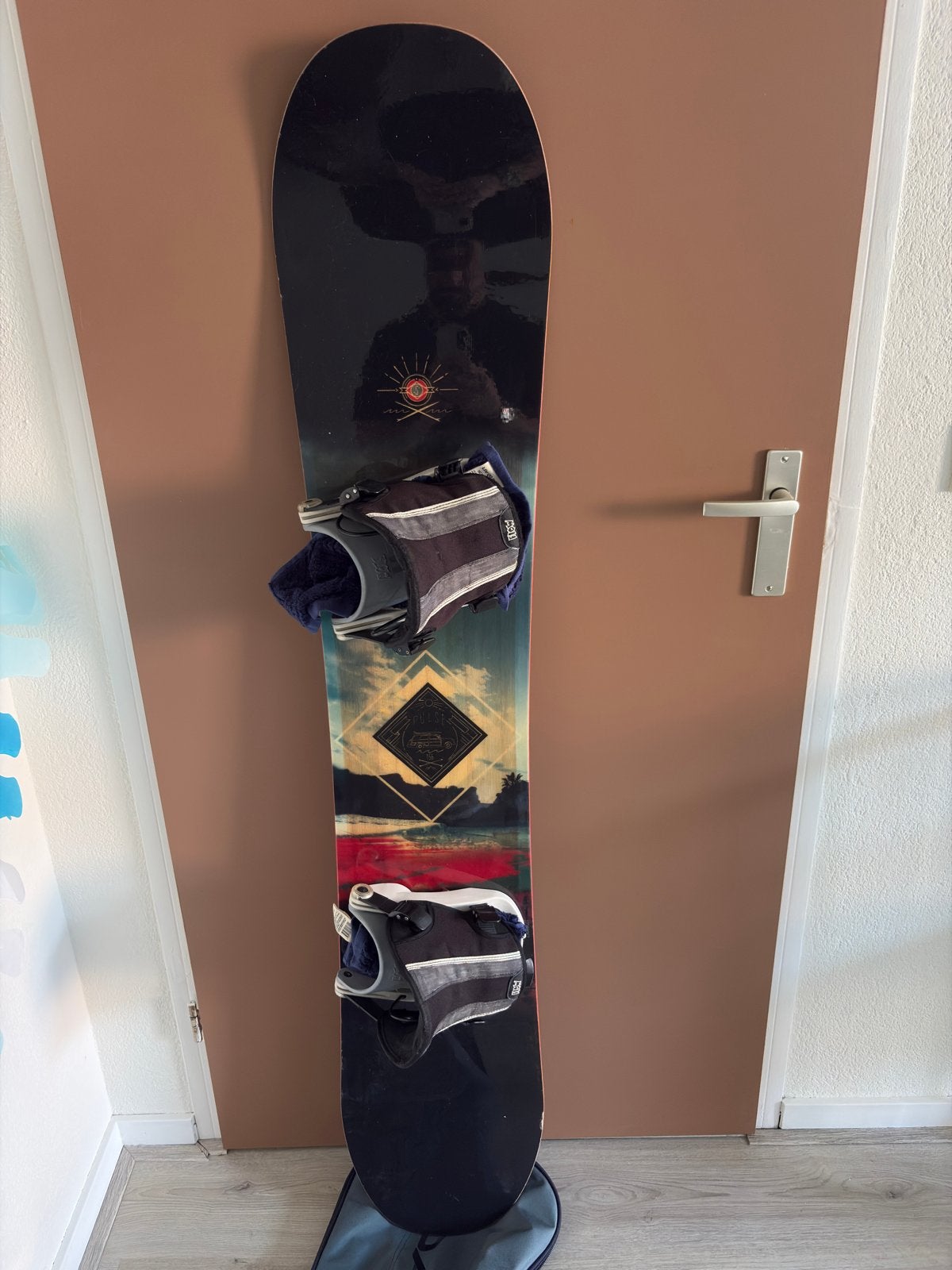 Salomon Pulse Snowboard met Flow bindingen en Dakine hoes, Ophalen, Gebruikt, Board