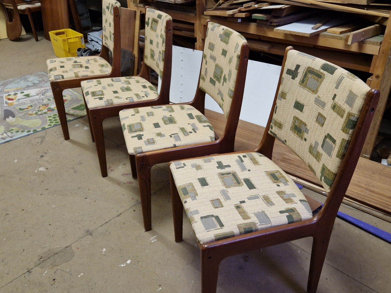 4 scandinavische teak eetkamerstoelen in goede staat, Huis en Inrichting, Stoelen, Ophalen of Verzenden, Bruin