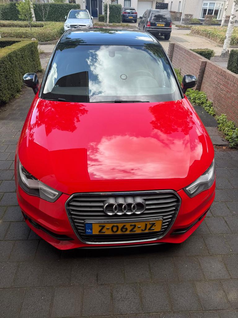 Audi A1 1.4 PANO AUTOMAAT S-LINE, Auto's, Audi, Particulier, A1, Benzine, Hatchback, Automaat, Geïmporteerd, Rood, Zwart, Stof