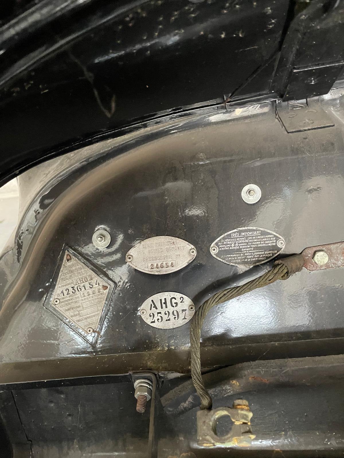 Te koop Juvaquatre Dauphinoise Fourgonnette, Auto's, Oldtimers, Achterwielaandrijving, Renault, Zwart, Handgeschakeld