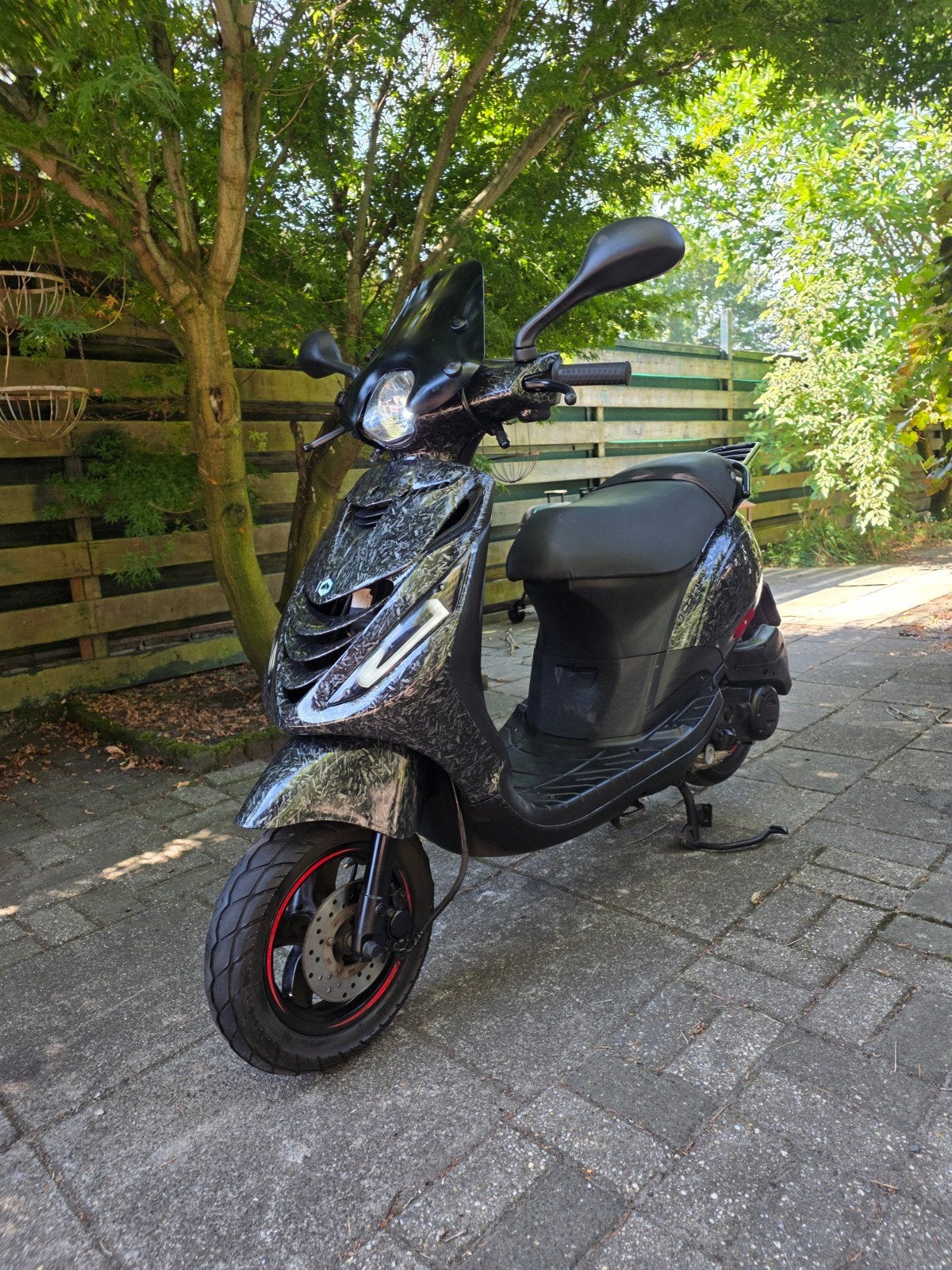 Piaggio Zip BROM 2021 7500km! (scooter brommer), Ophalen, Zo goed als nieuw