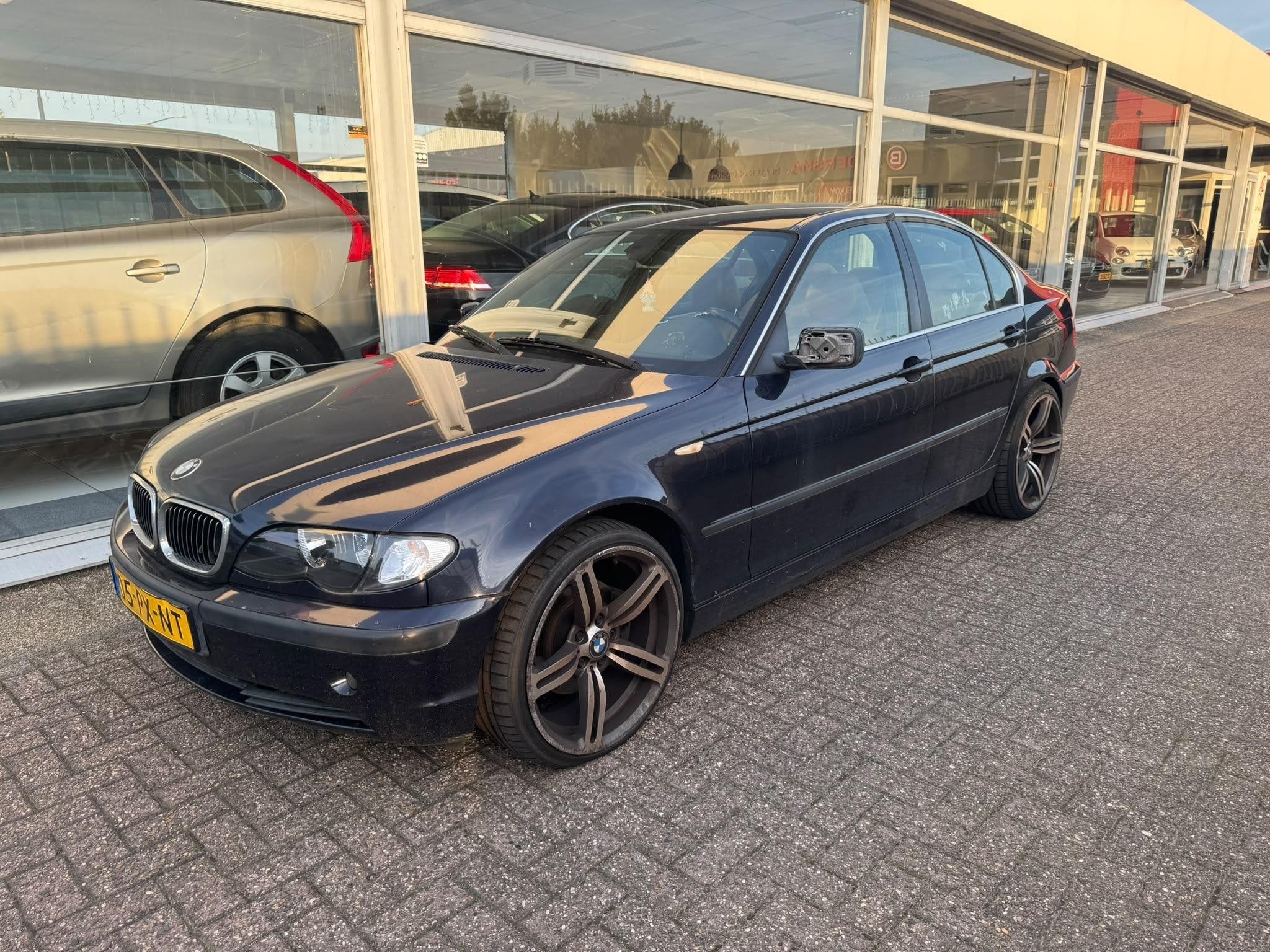 BMW 3-serie 325i Lifestyle Edition, Auto's, Achterwielaandrijving, Gebruikt, Blauw, Leder en Stof