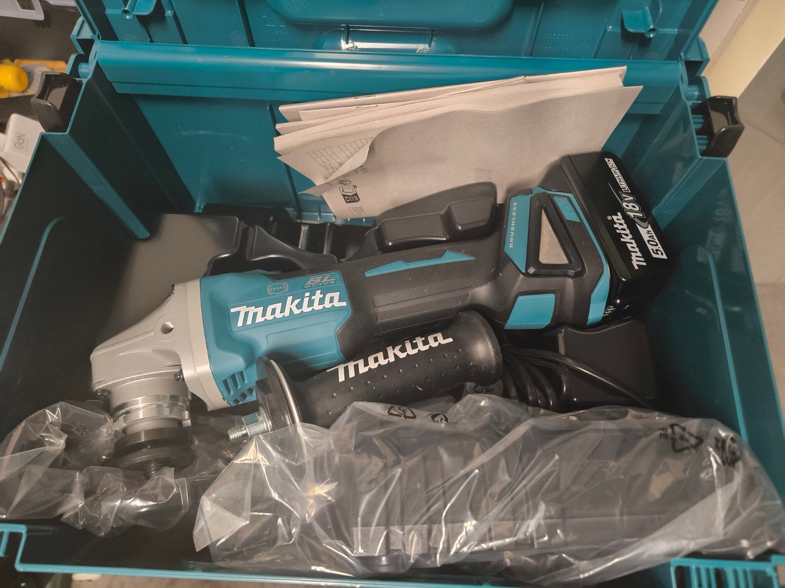 Nieuwe Makita DGA506 Slijptol 18V met accu, lader en kist, Ophalen, Nieuw, Haakse handslijpmachine