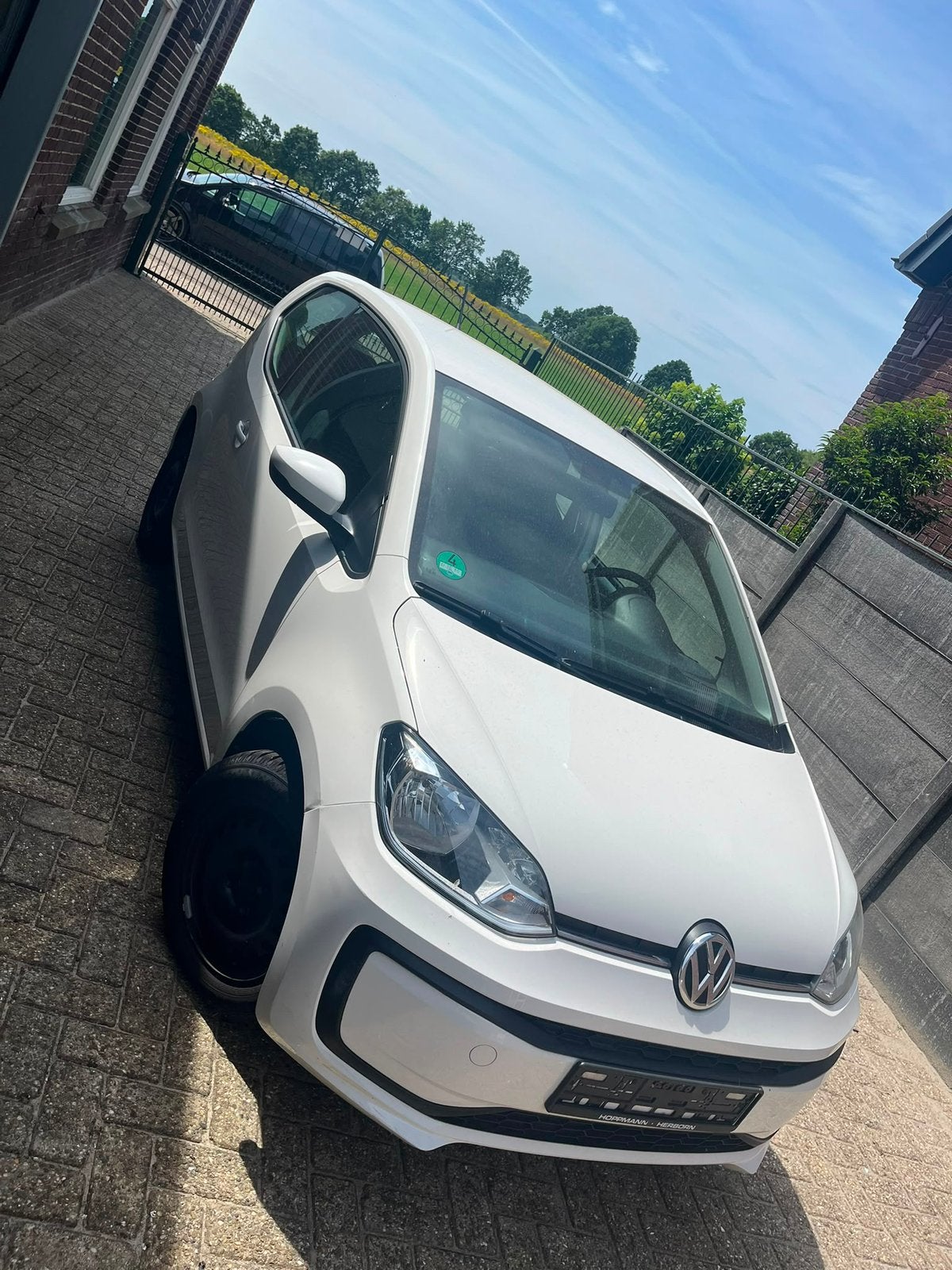 Vw hicht up 2017 70,000 beats Audio/stoelverw nieuwe Apk, Auto's, 4 cilinders, Zwart, Origineel Nederlands, Handgeschakeld