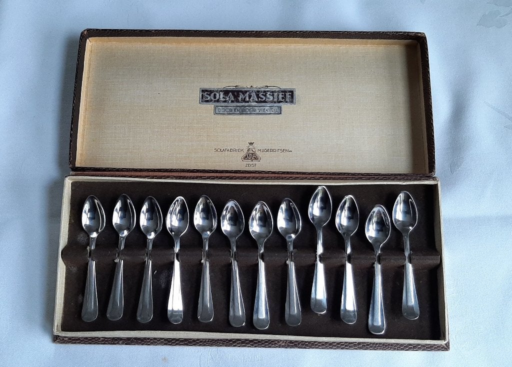 12 massieve lepeltjes van Sola in originele verpakking, Antiek en Kunst, Antiek | Bestek, Ophalen of Verzenden