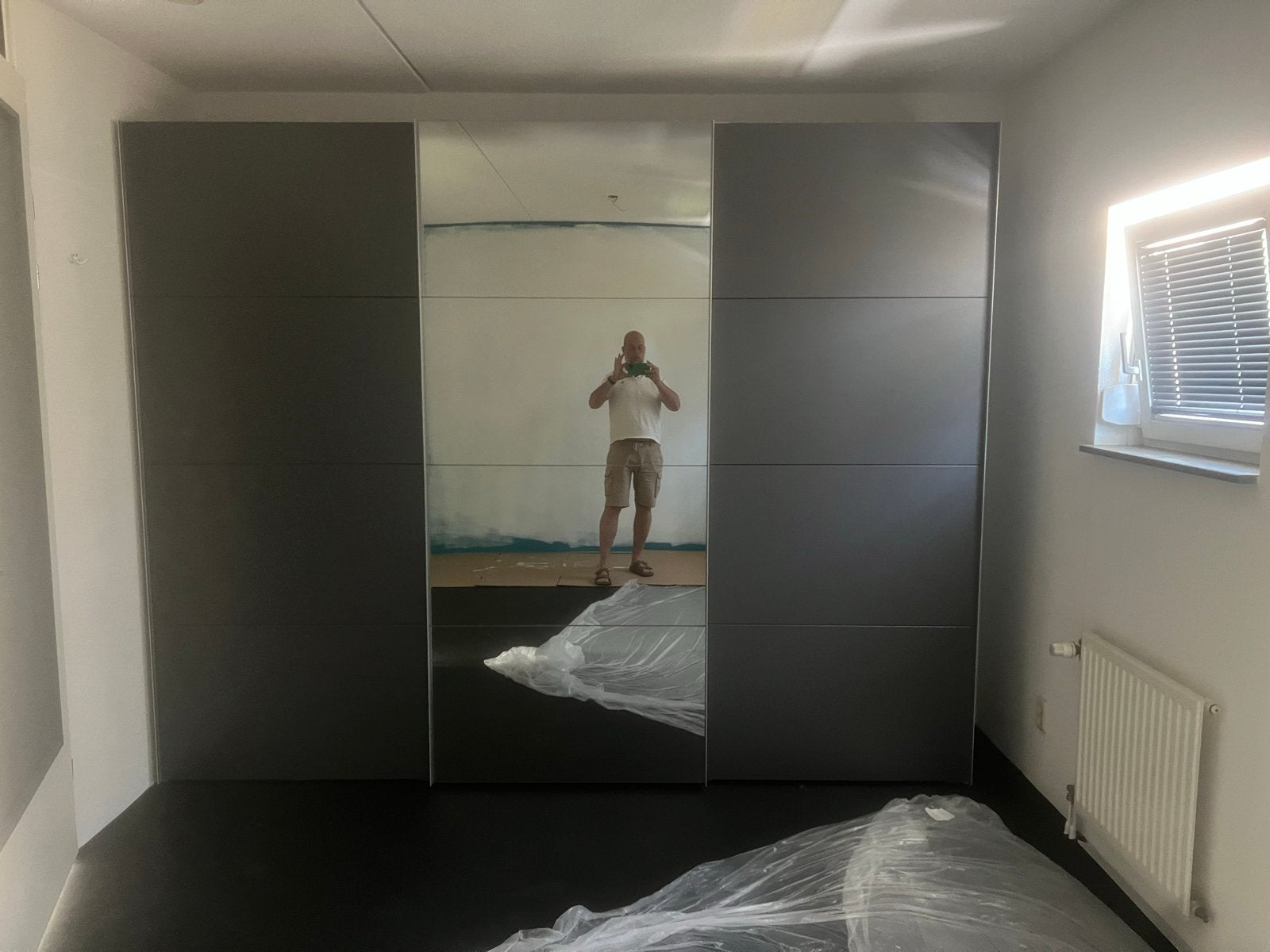Grote kledingkast met spiegel en schuifdeuren, Overige materialen, Gebruikt, 200 cm of meer, Ophalen of Verzenden