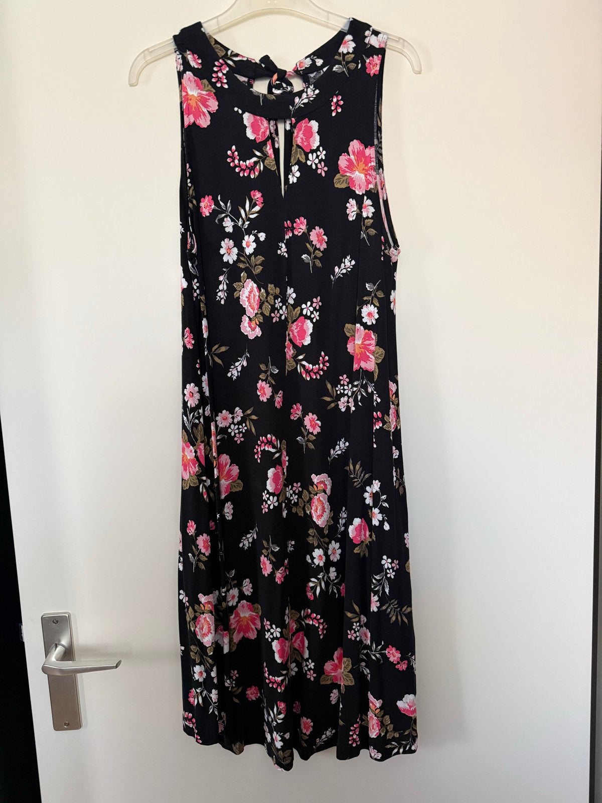 Zwart halterjurkje van LASCANA, maat M, Kleding | Dames, Jurken, Maat 38/40 (M), Zwart, Ophalen of Verzenden, Zo goed als nieuw